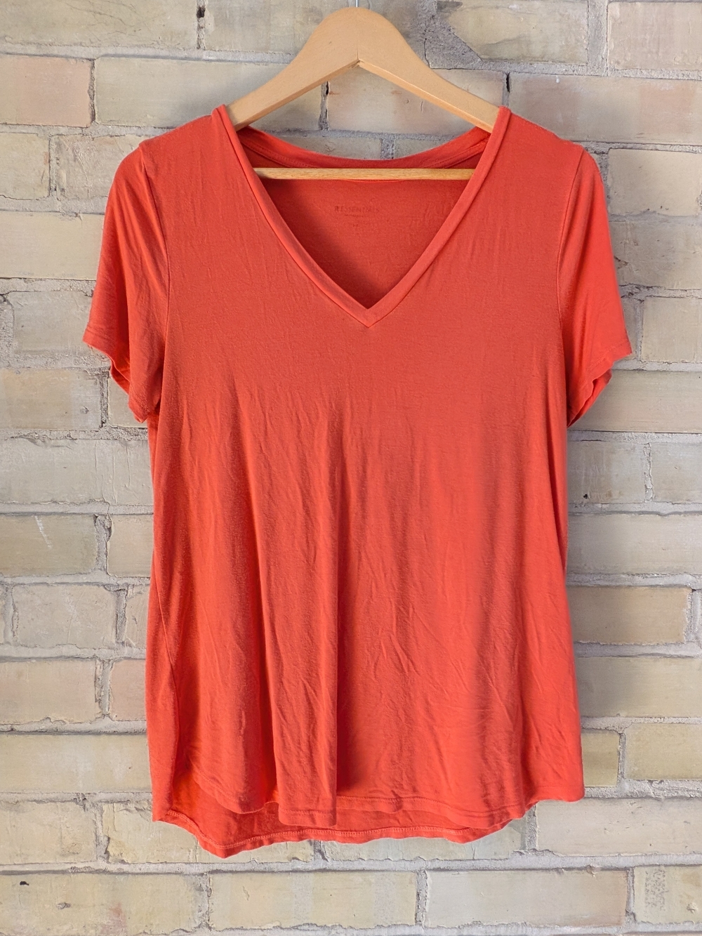 Reitmans Coral V-Neck Short Sleeve Tee